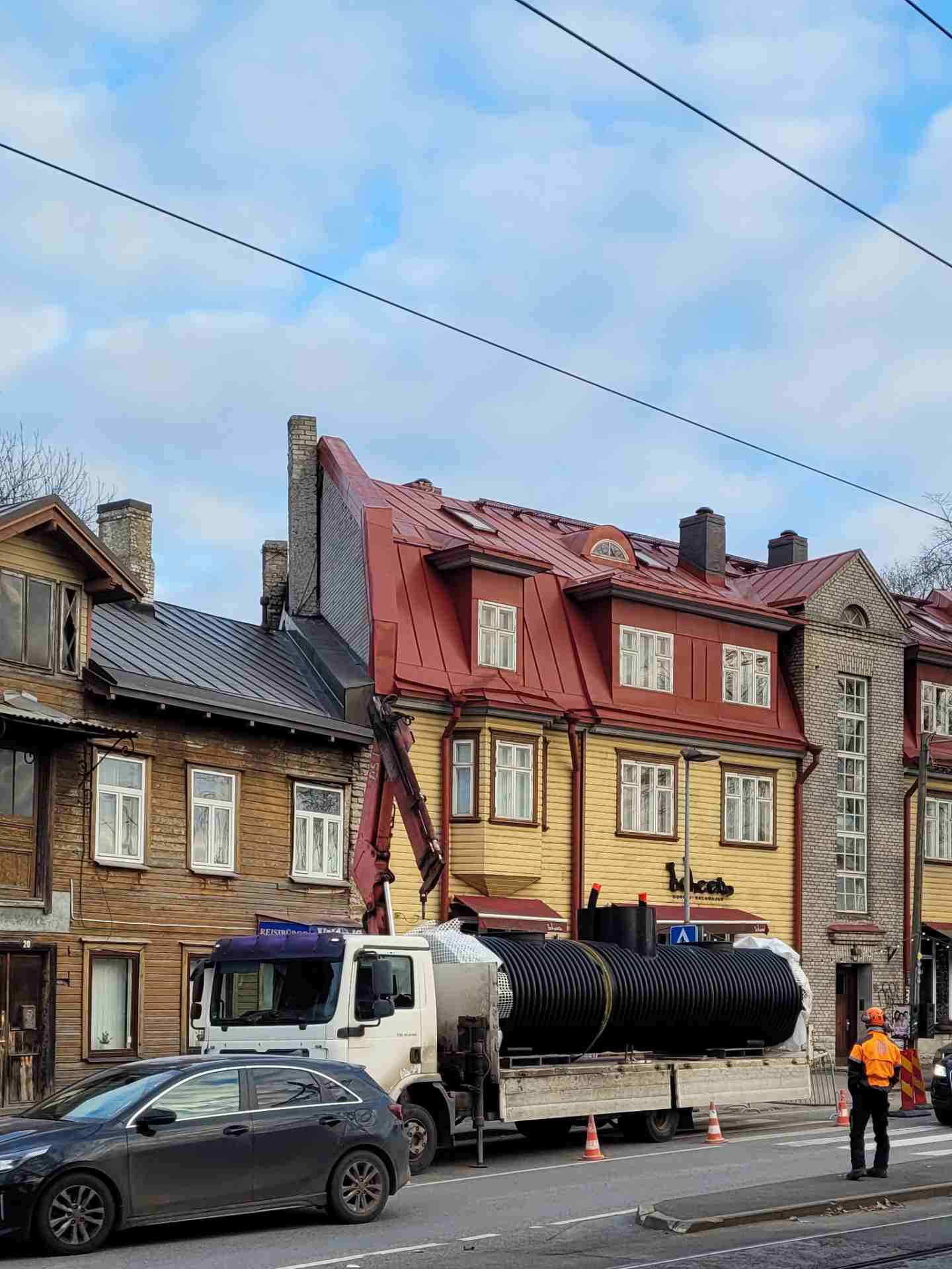 Truck with Treetube system